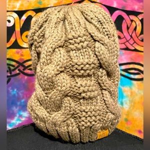 Beanie cable knit slouchy